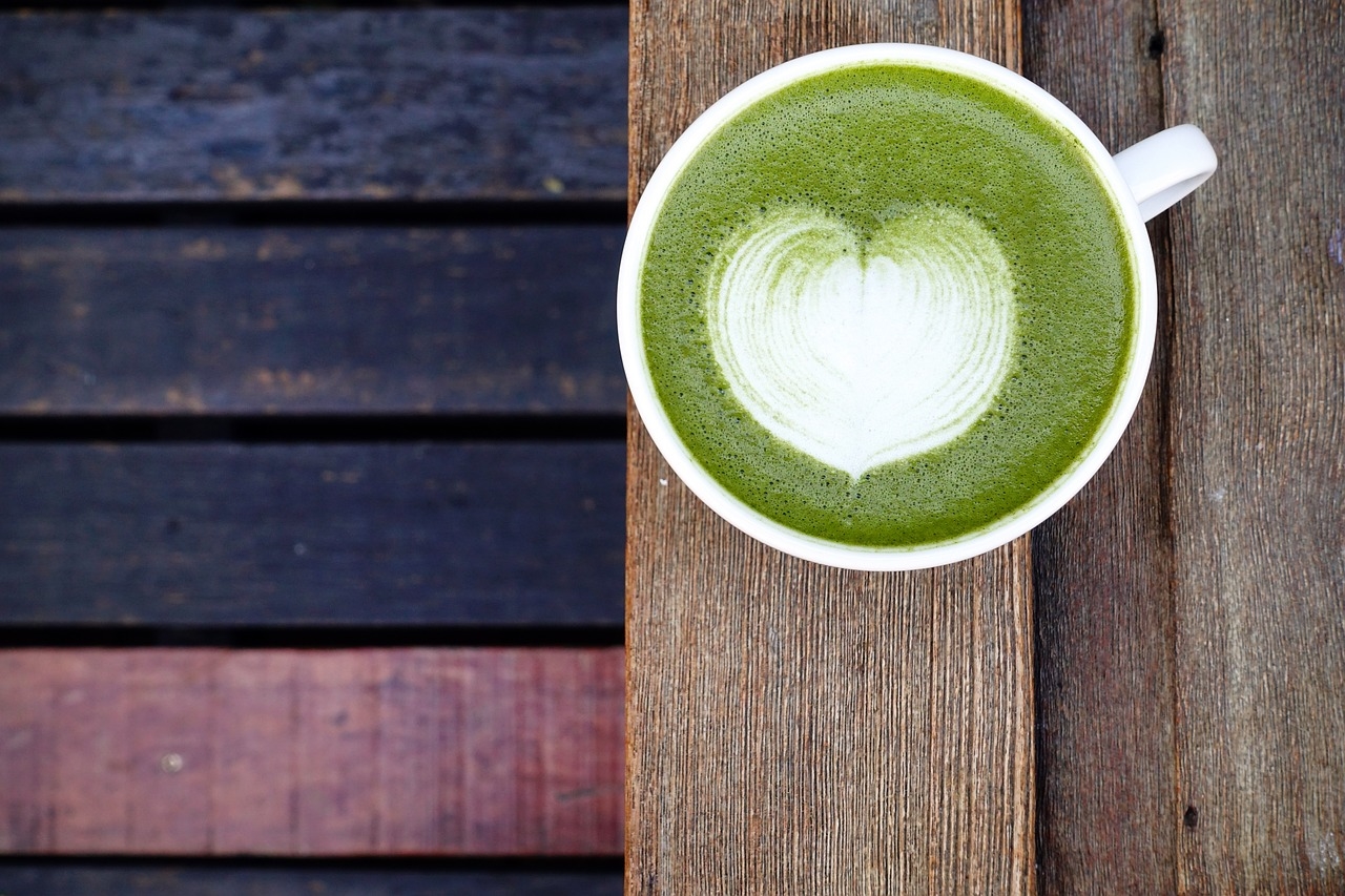 matcha latte na zimno